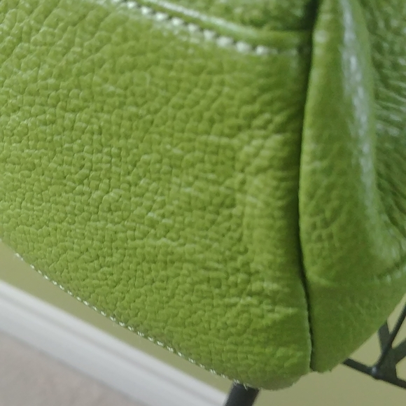 ⭐HOST PICK⭐Great condition, 100% LEATHER GREEN COLOR Tote Bag - Picture 15 of 16